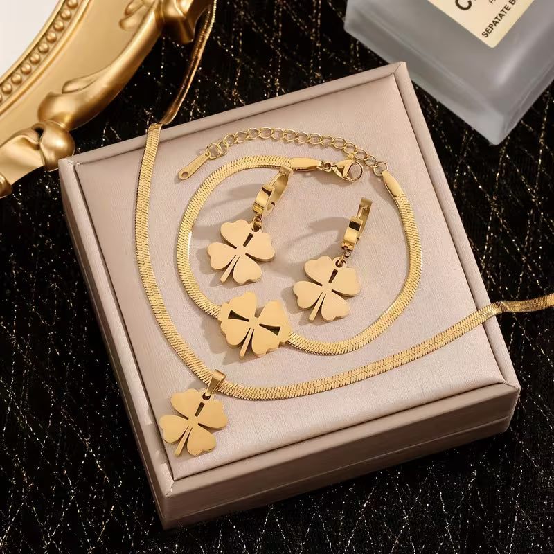 4pcs/Set: 1 Necklace + 1 Bracelet + 2 Earrings. Designed with a Four-Leaf&nbsp;