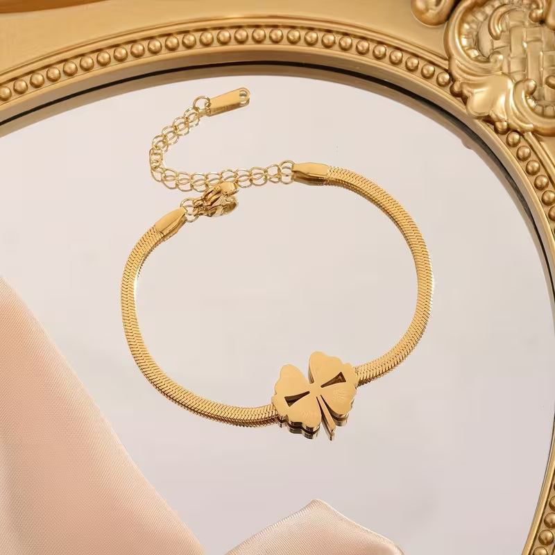 4pcs/Set: 1 Necklace + 1 Bracelet + 2 Earrings. Designed with a Four-Leaf&nbsp;